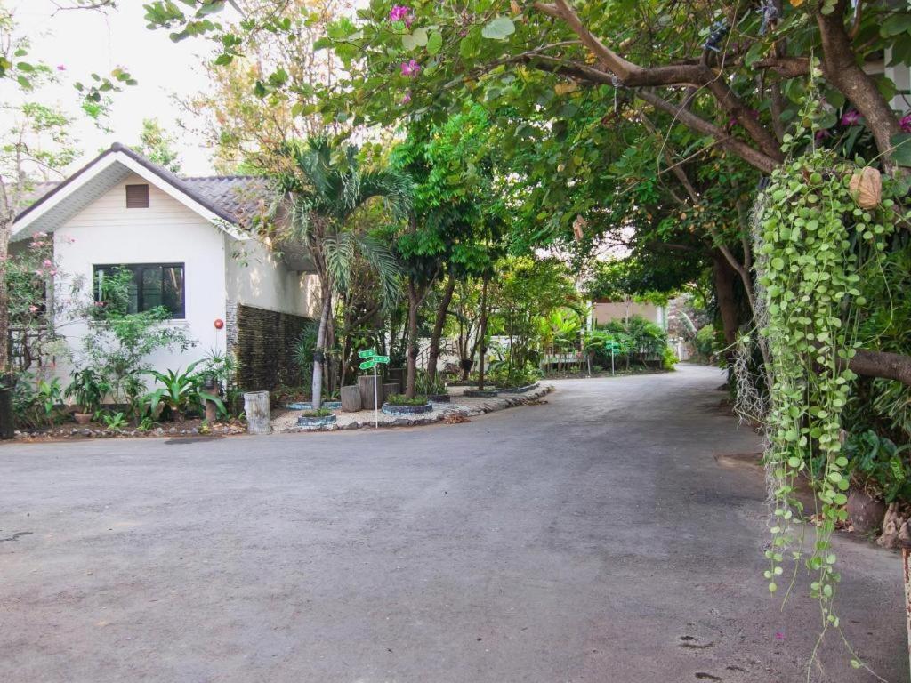 Chayada Garden House And Resort Hotel Nakhonratchasima Екстериор снимка