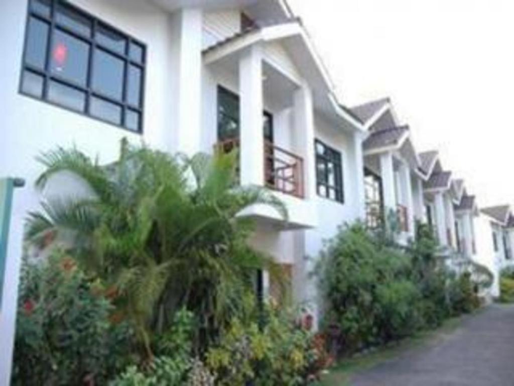 Chayada Garden House And Resort Hotel Nakhonratchasima Екстериор снимка